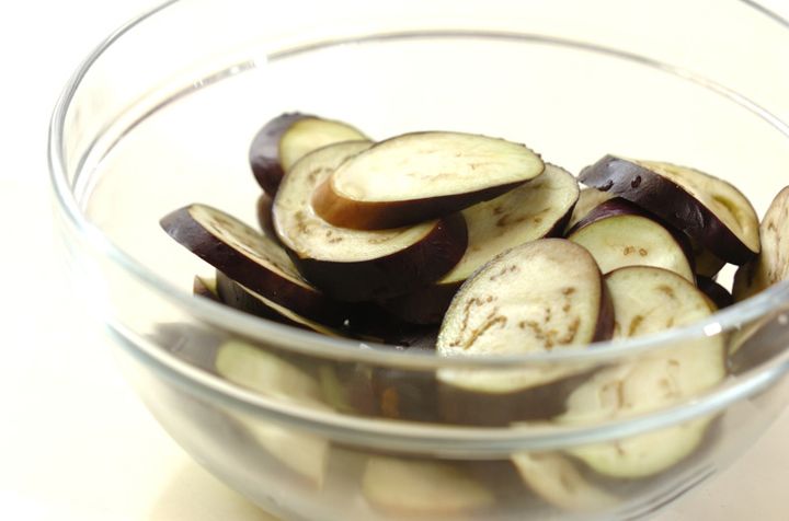 時短であともう一品！レンジ蒸しナスの和え物の作り方1