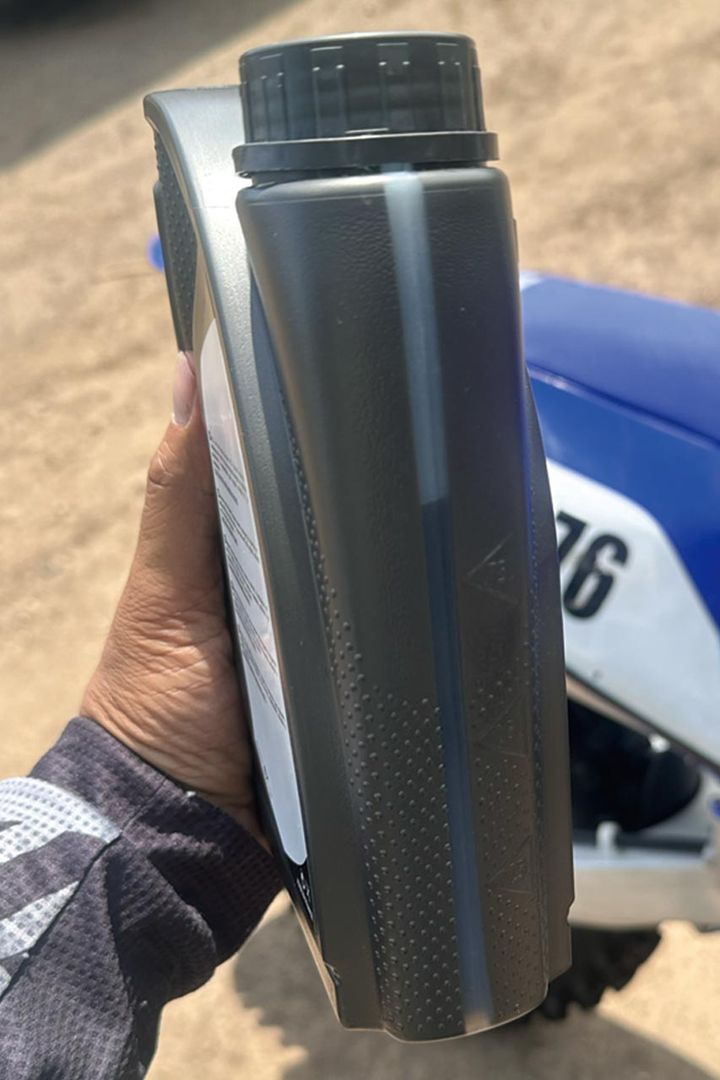 【Unilopal LUBRIFIANTS RACING 10W-50】過酷な条件でエンジンを守るレーシングスぺック【編集スタッフが本気で試す！みんなのテスト】