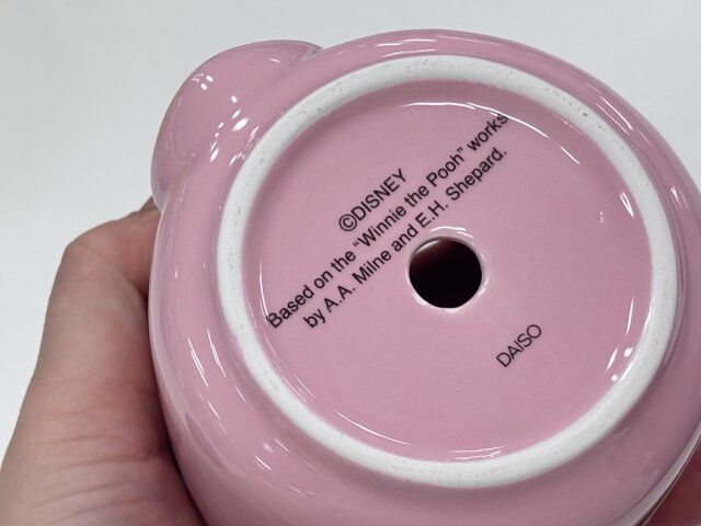 ダイソーのピグレットの植木鉢の底穴