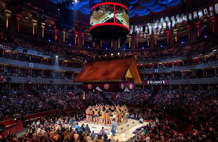 大相撲ロンドン公演、横綱らにサッカーの世界的強豪チームが神対応！元サッカー少年の力士は大興奮