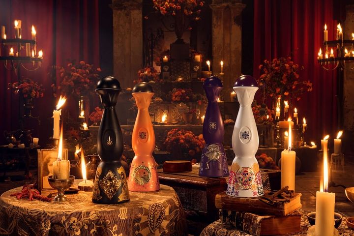 プレミアムテキーラ「クラセアスール 死者の日限定ボトル」（イメージ）