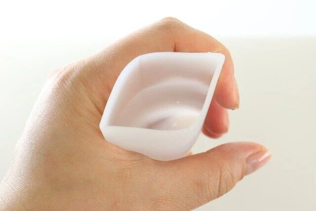 ダイソーの携帯用シリコーンコップは持ち運びに便利