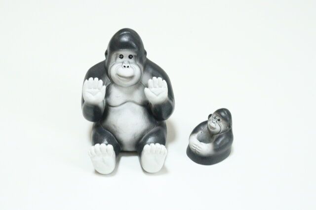 ダイソー アニマルスタンド（ゴリラ、ゾウ） スマホスタンド