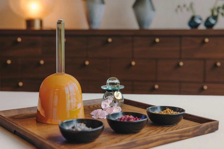 港区のシンボル・バラ、日本の国花・サクラなどからインスピレーションを得た極上の香りに包まれる120分間の「デスティネーション」コース。