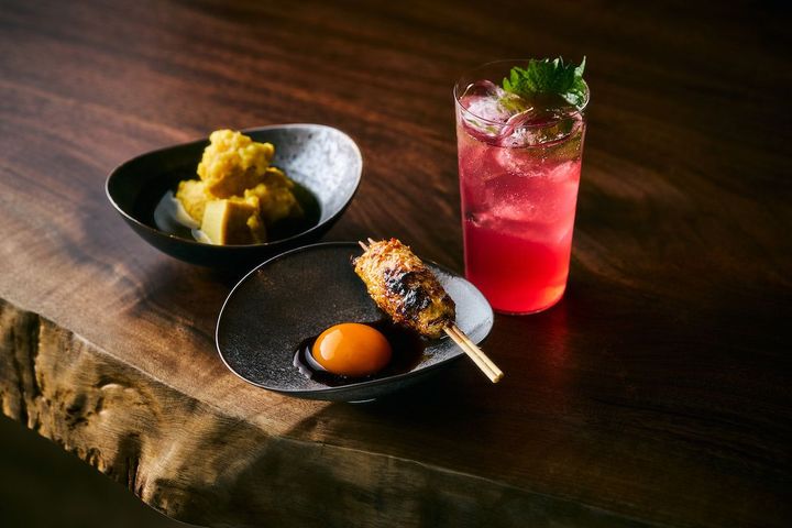 日本の立ち飲み文化を体現できる43階スタンディングバー「ヨイ ト ヨイ」。