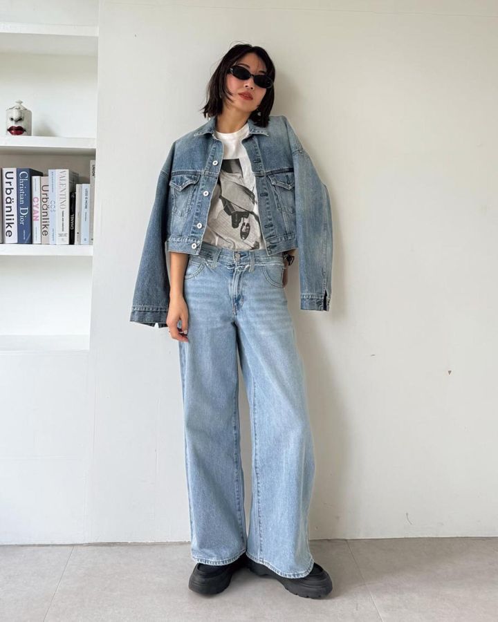 このデニムはウエストにアジャスターがあり、この1本でルーズでもジャストでもはける優れもの。流行は大事にしつつも、「自分に合っている」と思う服は何年も活躍。