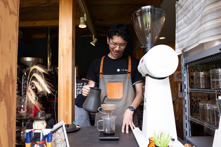 磐梯山を眺めて自家焙煎コーヒーとスイーツを堪能♪ 会津・磐梯高原のカフェ「Rotten Row Coffee Roasters」へ