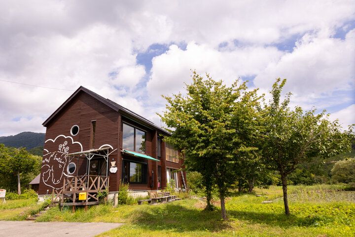 磐梯山を眺めて自家焙煎コーヒーとスイーツを堪能♪ 会津・磐梯高原のカフェ「Rotten Row Coffee Roasters」へ