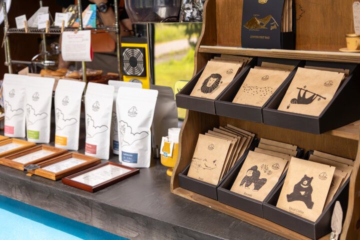 磐梯山を眺めて自家焙煎コーヒーとスイーツを堪能♪ 会津・磐梯高原のカフェ「Rotten Row Coffee Roasters」へ