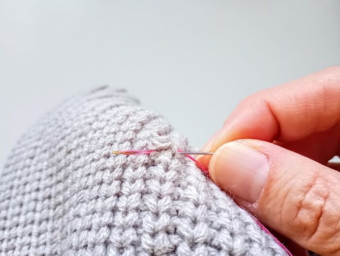 まるで魔法みたい！ニットの「残念ほつれ」はおうちで手軽に直せます。裁縫が苦手でも超カンタン♪