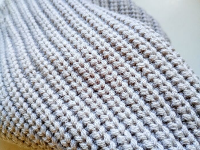 まるで魔法みたい！ニットの「残念ほつれ」はおうちで手軽に直せます。裁縫が苦手でも超カンタン♪