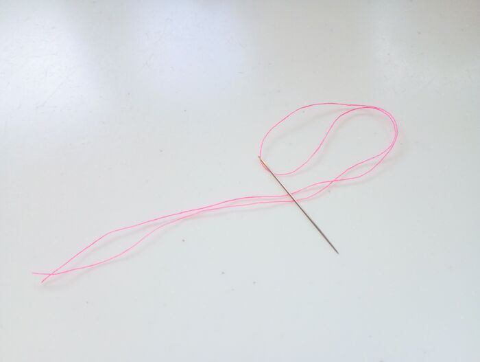 まるで魔法みたい！ニットの「残念ほつれ」はおうちで手軽に直せます。裁縫が苦手でも超カンタン♪