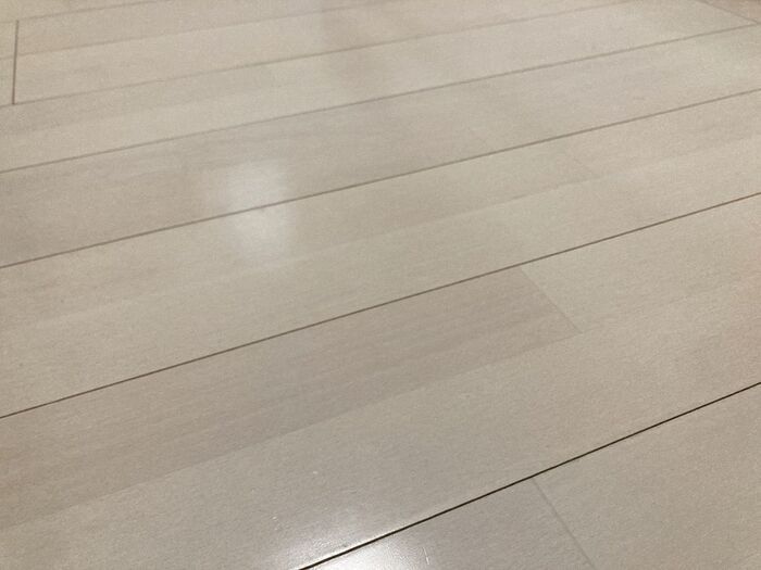 やっちゃった…！もう二度とツヤは戻らない。「メラミンスポンジ」NGな使い方まとめ