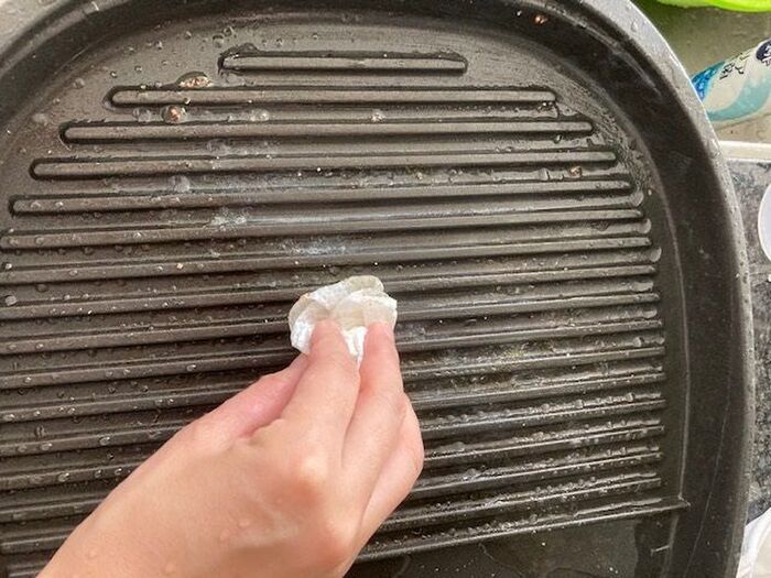 乾いちゃったウェットティッシュやおしぼり、捨てるの待って！最後まで使い切る便利な活用アイデア