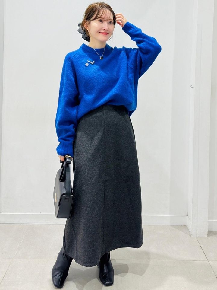 鮮やかなカラーニットも2990円ならトライしやすい！ 出典：StyleHint