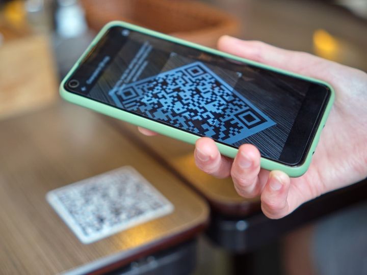 SNSではデートの際の「割り勘論争」が続いている。割り勘が基本となっても悩みは尽きないのだ。33歳女性はデートでの支払いのたびに「棘のようなもの」が残ると言う。別れを考えた、結婚前提彼氏の「問題行動」とは。※サムネイル画像：PIXTA