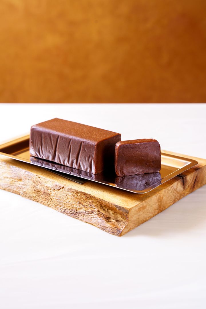 「ノワールリュクス」 縦45×横125×高さ35mm ¥4,320