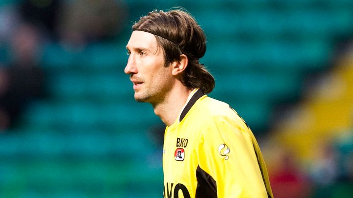 父は欧州名門で活躍しW杯にも出場！浦和レッズ、身長2メートルの18歳オーストラリア人DFとプロ契約