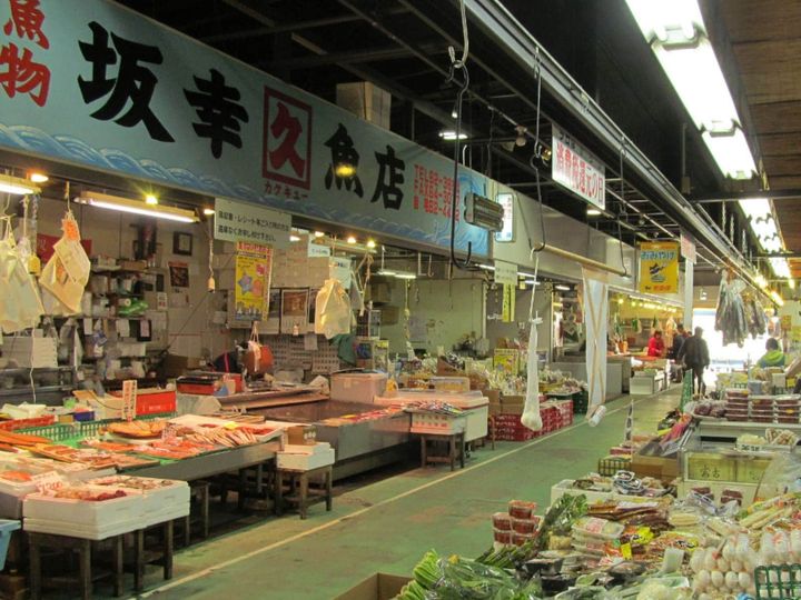 All About ニュース編集部が全国250人を対象に実施した「商店街・市場に関するアンケート」の調査結果から、「好き＆行ってみたい岩手県の商店街・市場」ランキングを発表！ 2位「宮古市魚菜市場」を抑えた1位は？