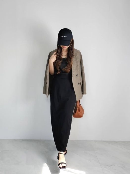 GUのブラウンの「ダブルブレストチェックジャケット」