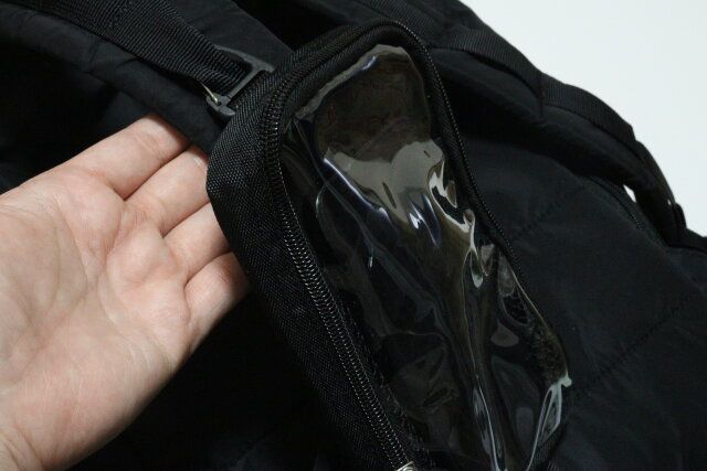 リュック用小物ポーチ（タッチ） フック使用例