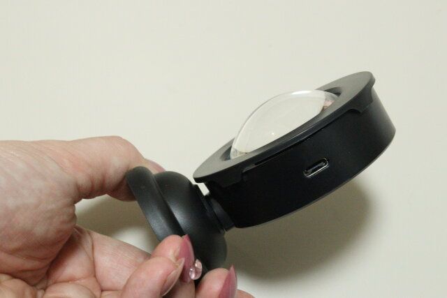 ダイソーの三日月ライトはUSB Type-C充電式