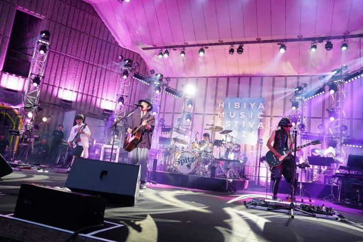 4人組ロックバンド「スピッツ」が今月、47枚目のシングル「灯を護る」を配信リリースしました。