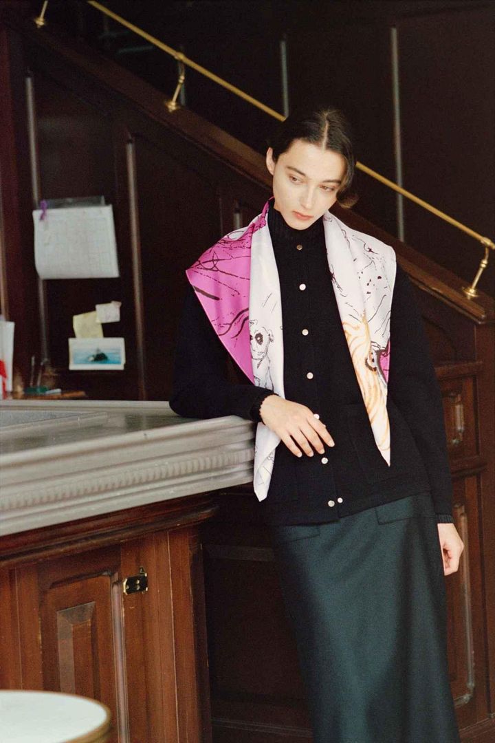 画像: ウールレーヨンポケット付きタイトスカート￥25,300 www.junonline.jp