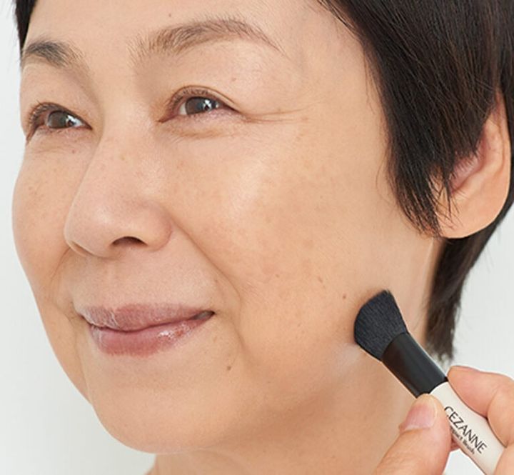 筆を使ってなじませても