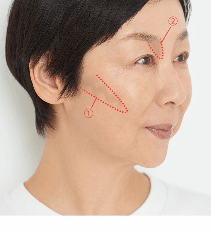 頬骨下と眉頭～目頭部分にシェーディングを入れるのもおすすめ！