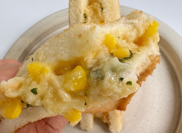 とろ～りなめらかなコンポタがあふれ出してきて、これはもはや飲めるサンドイッチ……！