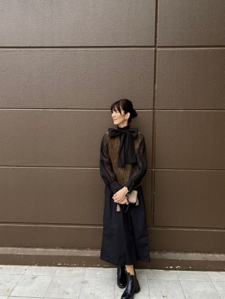 tops : Demiluxe BEAMS、onepiece : DoCLASSE、boots : ara