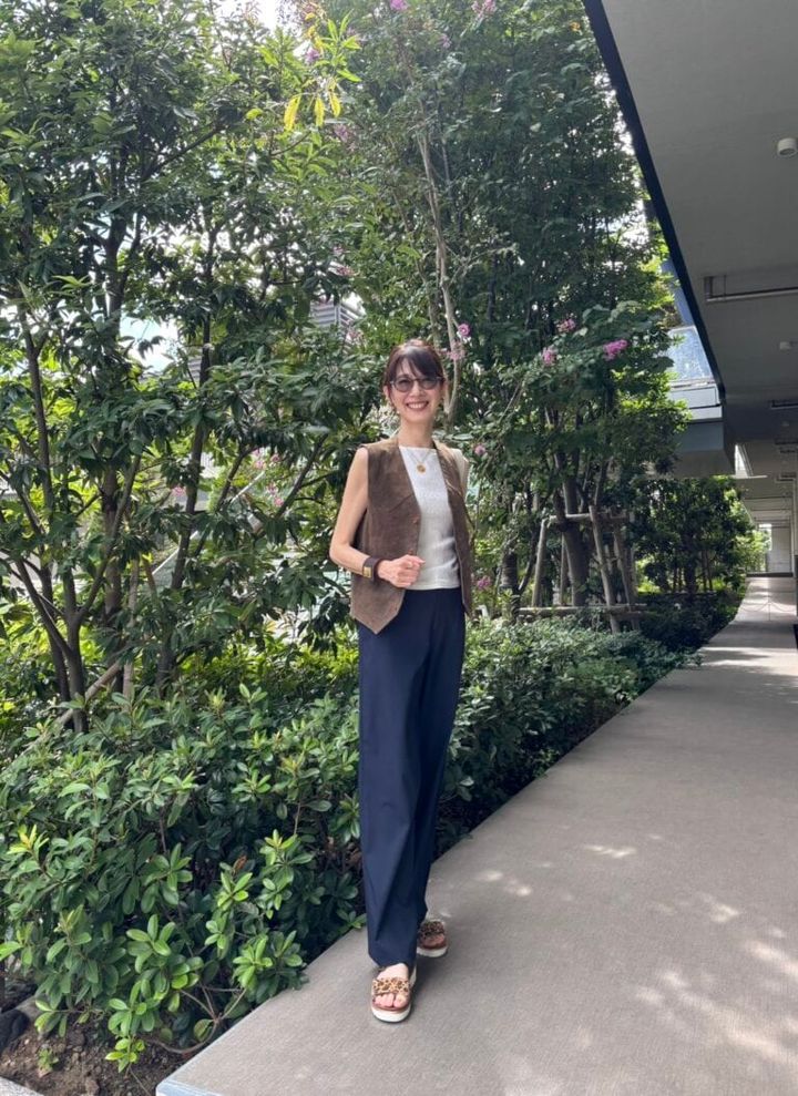 tops、pants : UNIQLO、sandal : ara