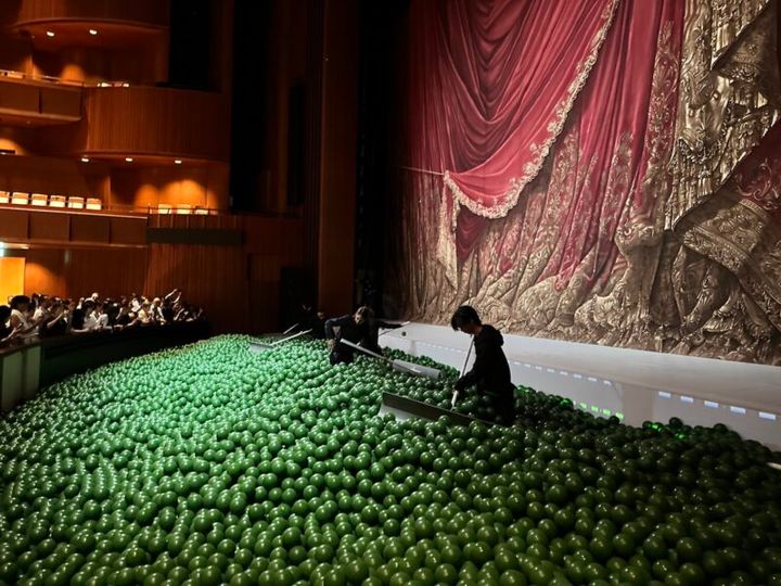 待望のAlexander Ekman 『P L A Y』来日！ 6万個のボール