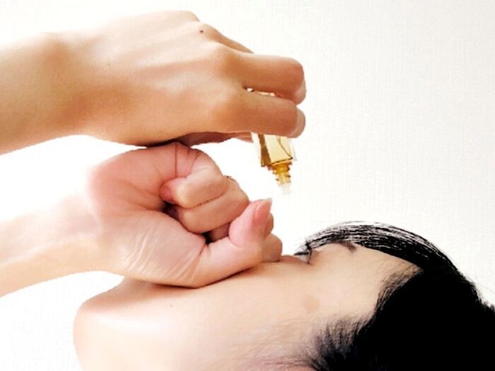 「実は目薬が苦手…」そんな人必見！成功率がUPするコツ＆やりがちNGを大公開