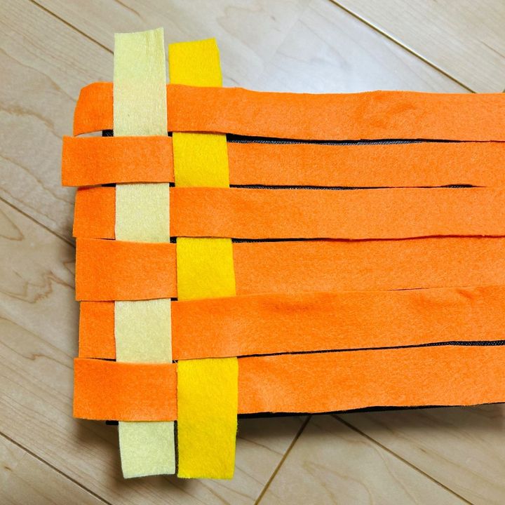3.2のカットしたフェルトを編んでいきます
