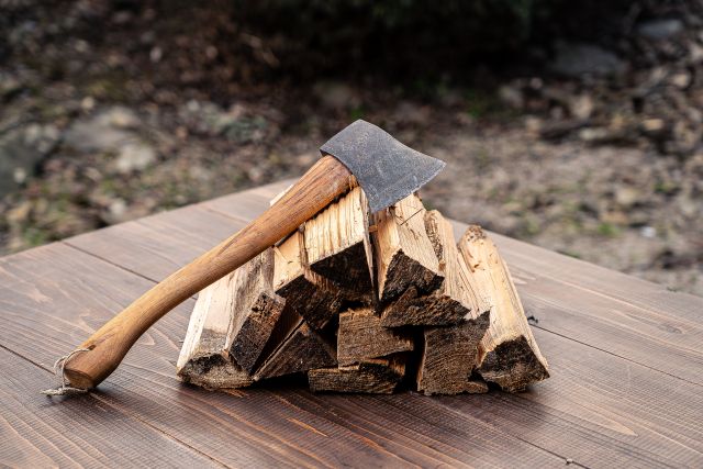 ワークマンが神アイテム出した！車中泊キャンパーが展示会で見つけた優秀なジャケットとは？