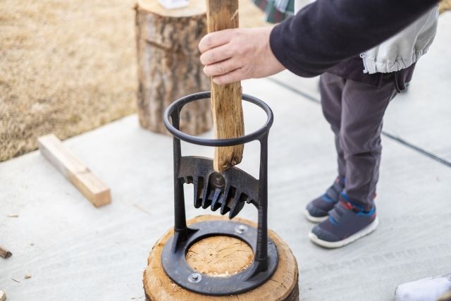 ワークマンが神アイテム出した！車中泊キャンパーが展示会で見つけた優秀なジャケットとは？