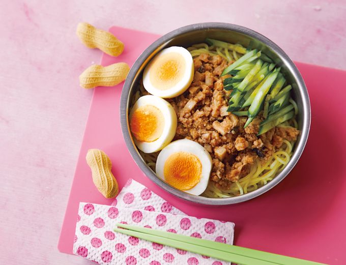 冷めても硬くならないからお弁当にピッタリ！ ぐるぐる混ぜて召し上がれ♪「ジャージャー麺」のレシピの画像1