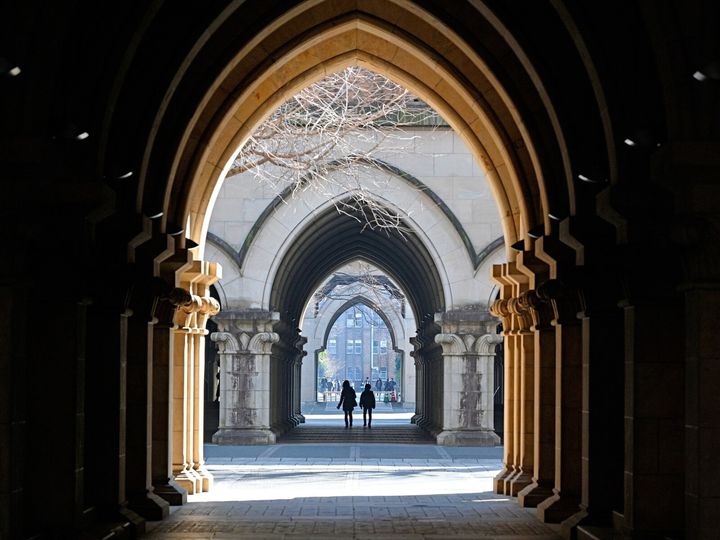 All About ニュース編集部が全国の300人を対象に実施したアンケート調査結果から、「ビジネス界でのリーダーを多く輩出している」と思う日本の大学ランキングを発表！ 1位の「東京大学」に次ぐ2位は？