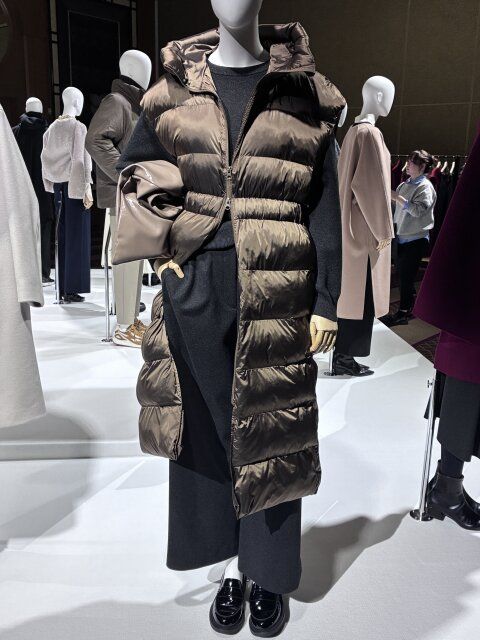 2025plst秋冬リモンタパデッドロングベストマネキンコーデ