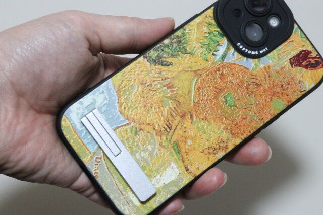 セリア スリムスマートフォンスタンド 折りたたみ式 使用感