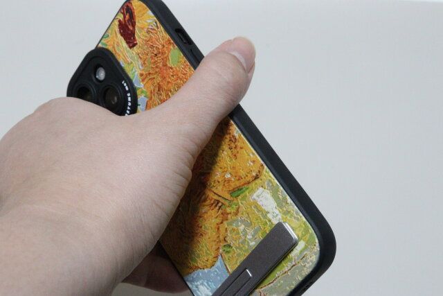 セリア スリムスマートフォンスタンド 折りたたみ式 使用感 薄い