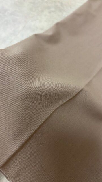 サラッと落ち感のある素材