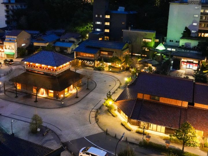 All About ニュース編集部が全国250人を対象に実施した「夜景が美しい温泉地に関するアンケート」の調査結果から、「夜景が美しいと思う石川県の温泉地」ランキングを発表！ 2位「山代温泉」を抑えた1位は？