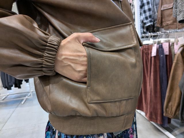 フェイクレザーファーウォームブルゾンのポケット