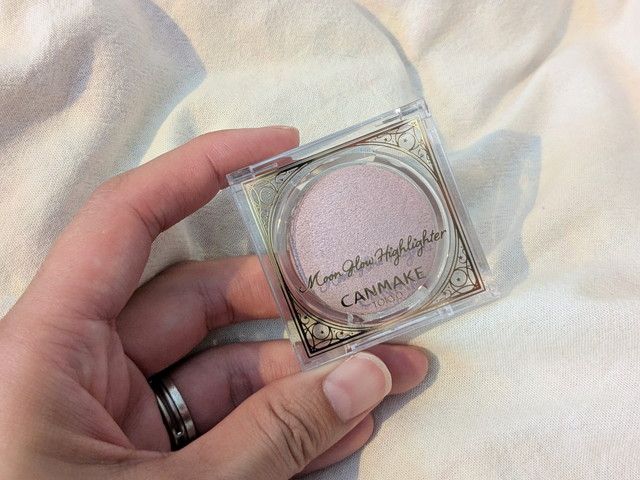 CANMAKE ムーングロウハイライター03 ムーングロウライラックのパッケージ