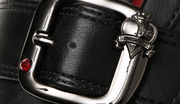 『ディズニー ツイステッドワンダーランド ザ アニメーション』ローファー ハーツラビュル寮生モデル バックル