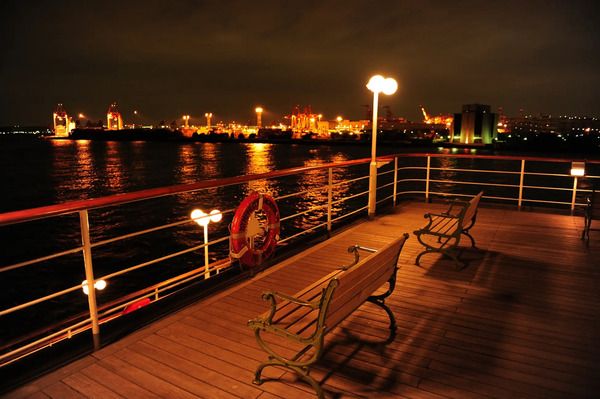 シンフォニークルーズが、4日間限定の東京湾クリスマスクルーズを運航！予約受付中