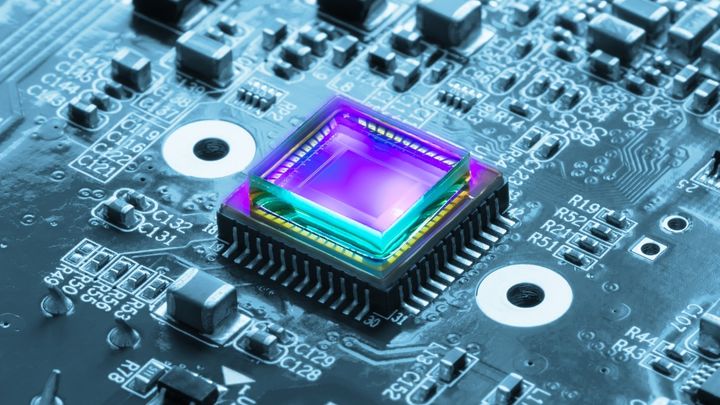 ムーアの法則が限界へ、突破口は「積層」